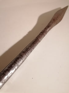 Lance africaine en fer forgé avec détail genre touareg. 