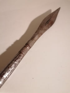 Lance africaine en fer forgé avec détail genre touareg. 