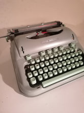 Charger l&#39;image dans la galerie, Machine à écrire hermes vintage
