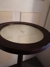 Charger l&#39;image dans la galerie, Rare guéridon ancien  en acajou avec plateau miroir
