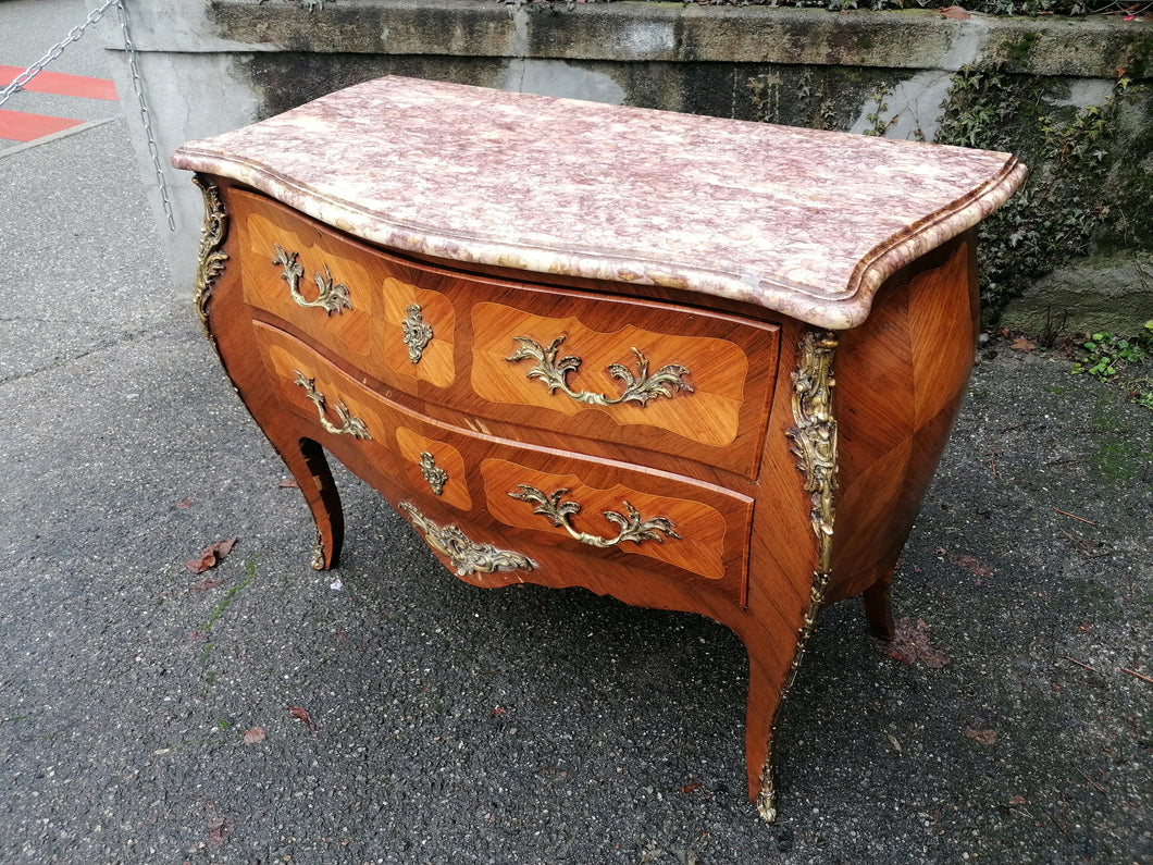 Commode de style Louis XV Parisienne  avec desuus marbre rose en parfait état