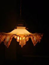 Charger l&#39;image dans la galerie, Lampe suspension ancienne, avec globe en verre opaline
