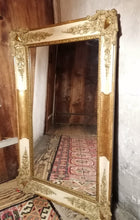 Charger l&#39;image dans la galerie, Miroir d&#39;époque Napoléon III doré à la feuille et peint
