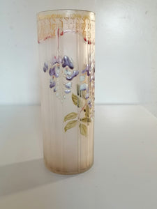 Vase Art nouveau avec peinture en relief. 