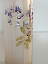 Charger l&#39;image dans la galerie, Vase Art nouveau avec peinture en relief. 
