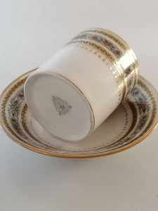 Tasse et sous tasse à café en porcelaine de Dorure à l'or fin. 