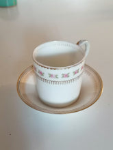 Charger l&#39;image dans la galerie, Tasse et sous tasse à café ancienne, en porcelaine française
