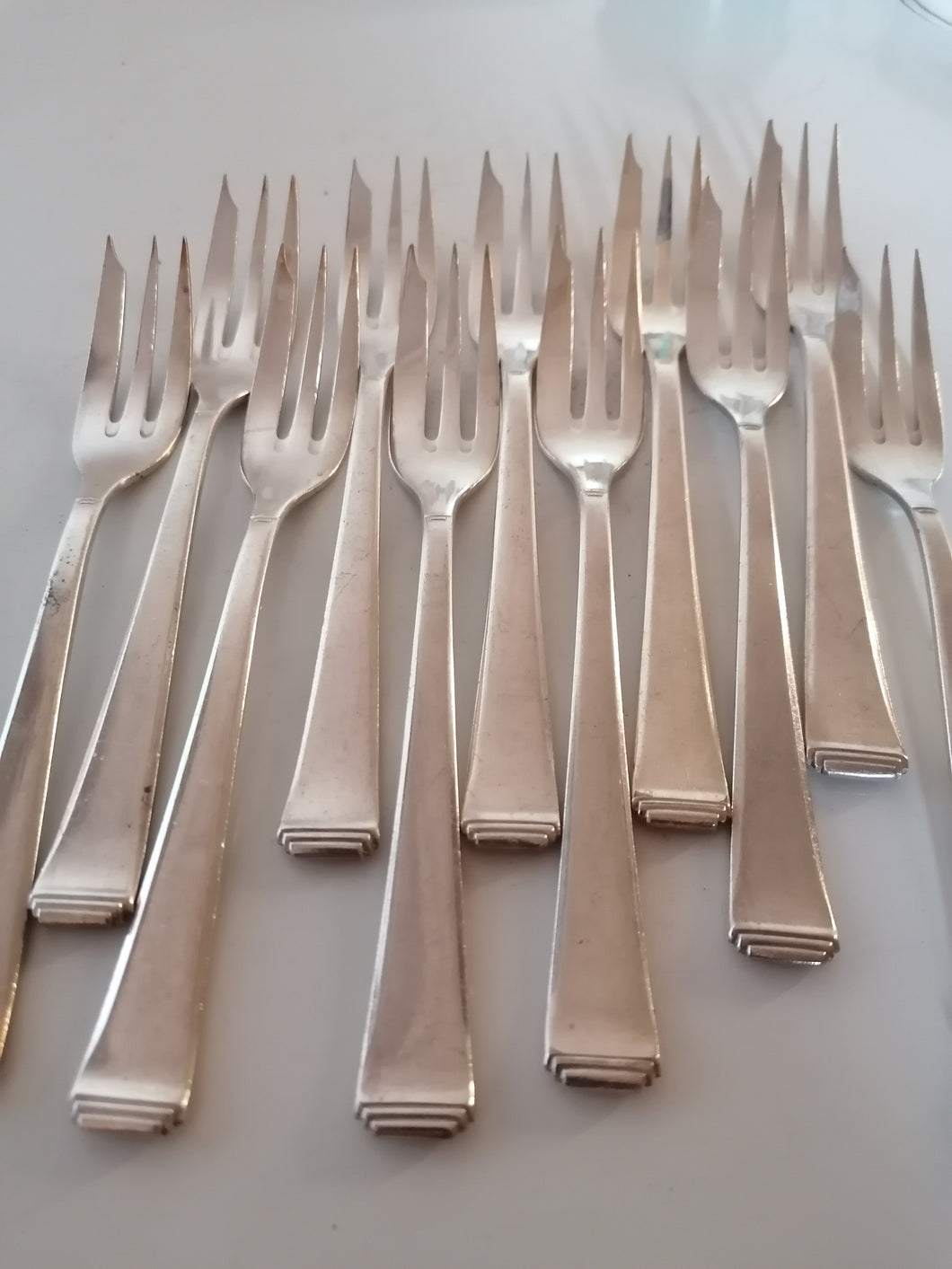11 fourchettes à desserts Art Déco en métal argenté