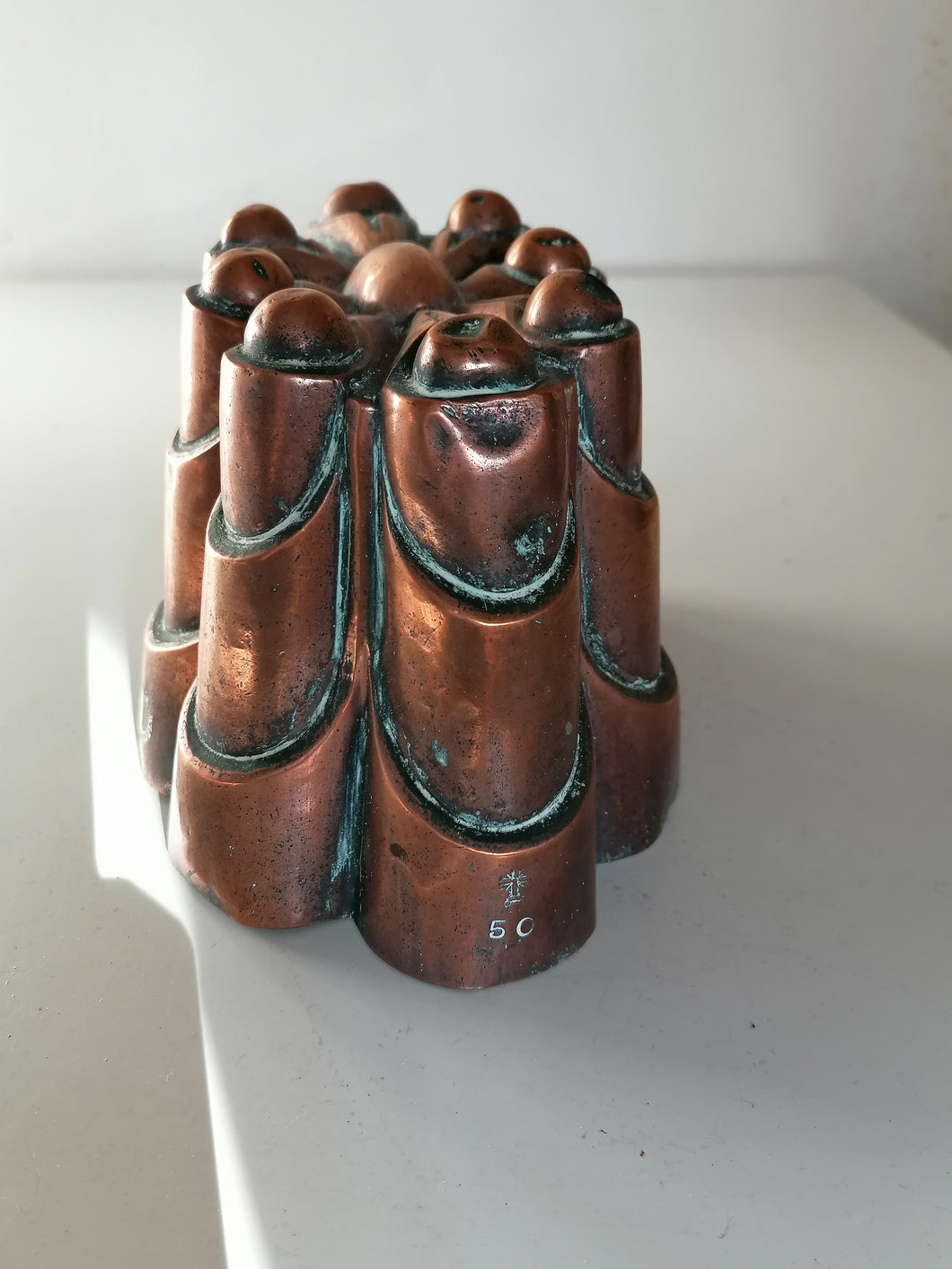 Très rare moule à gâteau Anglais avec sa marque et poinçons. Très inhabituel dans nos contrée   probablement fin 18ème. 