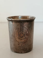 Charger l&#39;image dans la galerie,  Goblet Russe, drapeau Suisse 19ème. Avec sa panoplie de poinçons habituel, date orfèvre, et titre
