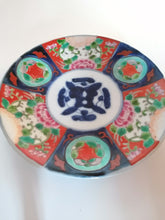 Charger l&#39;image dans la galerie, Assiette imari ancienne en porcelaine (Chine)
