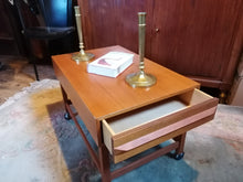 Charger l&#39;image dans la galerie, Table Basse Scandinave en Teck Vintage 1960
Designer: Torbjørn Afdal.
