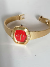 Charger l&#39;image dans la galerie, Initial montre bracelet dame doré, avec fond rouge
