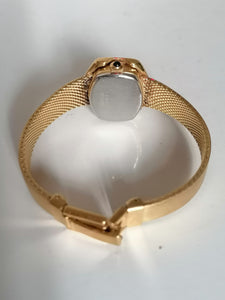 Initial montre bracelet dame doré, avec fond rouge
