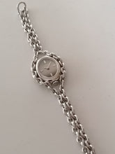 Charger l&#39;image dans la galerie, Montre bracelet Initial femme, mécanique. Fonctionne
