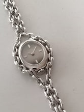 Charger l&#39;image dans la galerie, Montre bracelet Initial femme, mécanique. Fonctionne
