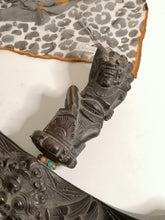 Charger l&#39;image dans la galerie, Kriss indonésien, bois sculpté et fer forgé damassé. Milieux XXème
