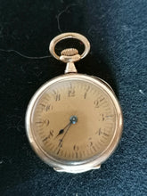Charger l&#39;image dans la galerie, Audmars et Frères à Genève fondée en 1811, montre de col en or 14k. 
