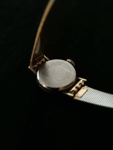 Tissot femme 1960 bracelet doré, mouvement mécanique. 