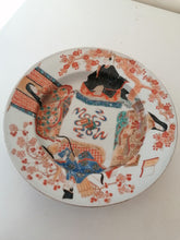 Charger l&#39;image dans la galerie, Imari Japon 19ème assiète creuse peinte à la main décors personnage 
