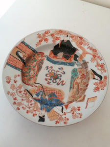 Imari Japon 19ème assiète creuse peinte à la main décors personnage 