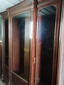 Haute qualitée, bibliothèque vitrée d'époque Napoléon III en acajou massif. 3 portes