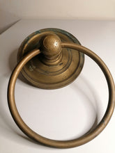 Charger l&#39;image dans la galerie, Magnifique poignée heurtoir en bronze 18ème
