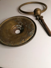 Charger l&#39;image dans la galerie, Magnifique poignée heurtoir en bronze 18ème
