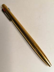 Caran d'ache vintage doré, stylo double couleurs. 
