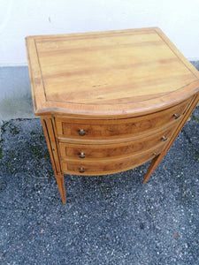 Petite commode Suisse début 19ème en cerisier et noyer.