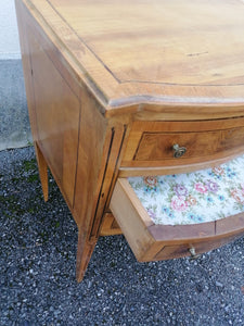 Petite commode Suisse début 19ème en cerisier et noyer.