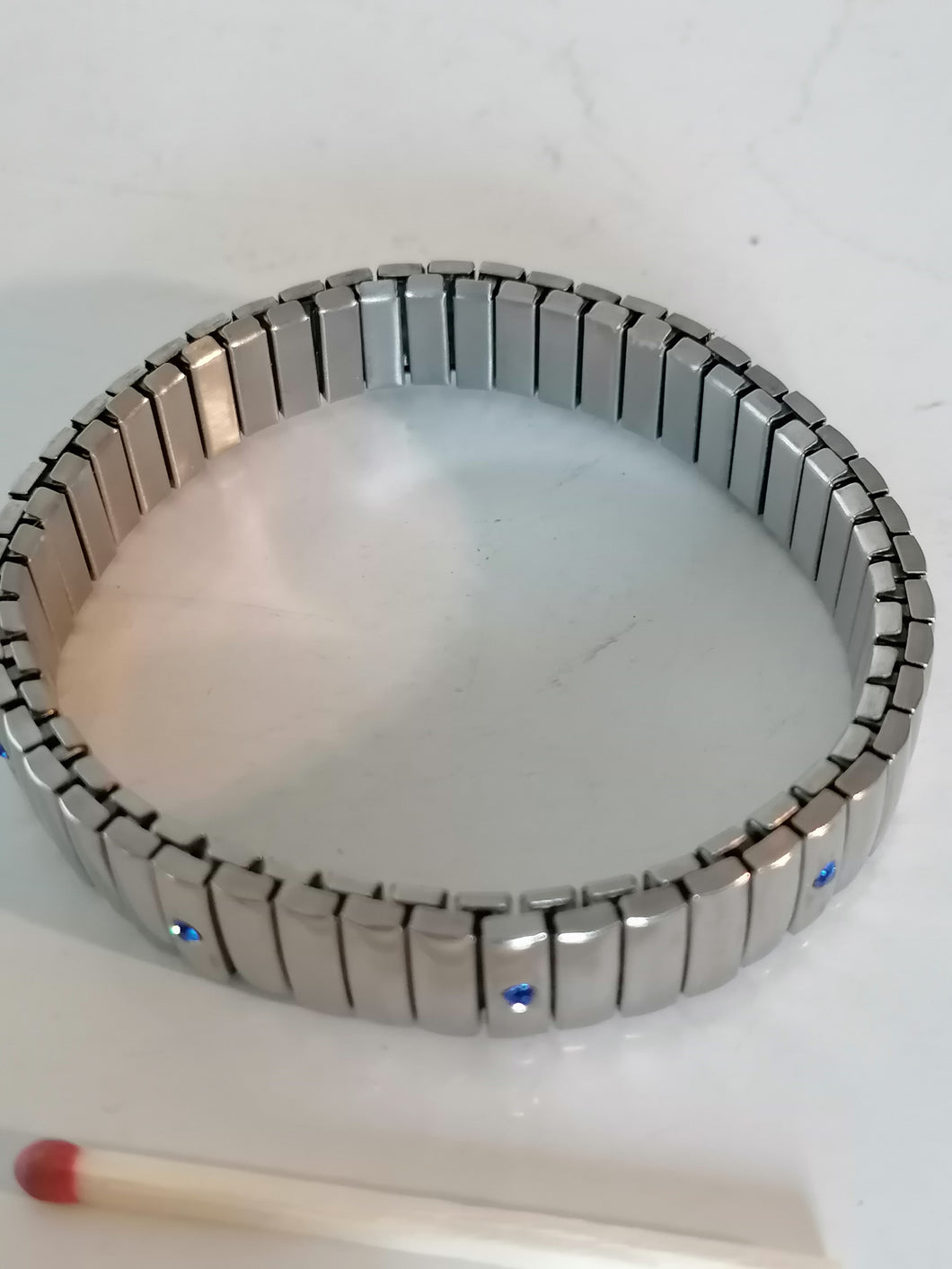 Bracelet genre inox avec pierre bleu 