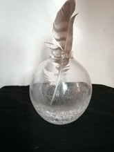 Charger l&#39;image dans la galerie, Vase en verre soufflé craquelé
