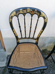 Ravissante paire de chaise Napoléon III laqué noir et peinte avec incrustations nacre