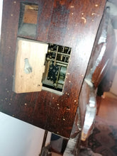 Charger l&#39;image dans la galerie, Authentique coucou Ancien en bois sculpté
