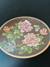 Charger l&#39;image dans la galerie, Cloisonné chinois assiètes, décors pivoine de très. belle fabrication. 
