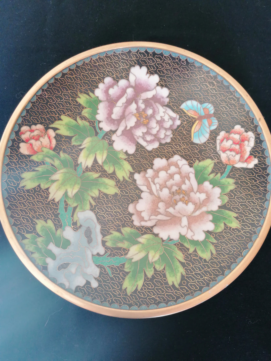 Cloisonné chinois assiètes, décors pivoine de très. belle fabrication. 