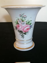 Charger l&#39;image dans la galerie, Vieux Paris vase en porcelaine peint à la main
