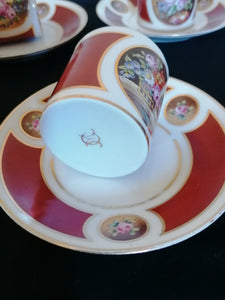 OUTREQUIN de MONTARCY manufacture du duc d’Orléans,  3 tasses et sous tasses en porcelaine peinte à la main.