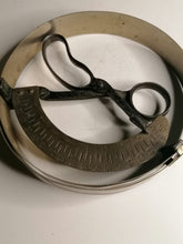 Charger l&#39;image dans la galerie, Mesure de chapelier ancien 
