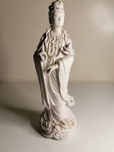 Guanyin Japonaise en porcelaine parfait état. 