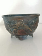 Charger l&#39;image dans la galerie, Pot chinois en Bronze motif mythologique, 19ème siècle.

