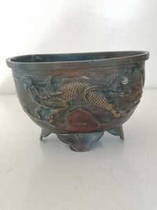 Pot chinois en Bronze motif mythologique, 19ème siècle.