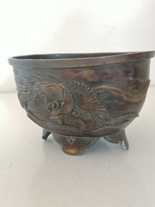 Pot chinois en Bronze motif mythologique, 19ème siècle.