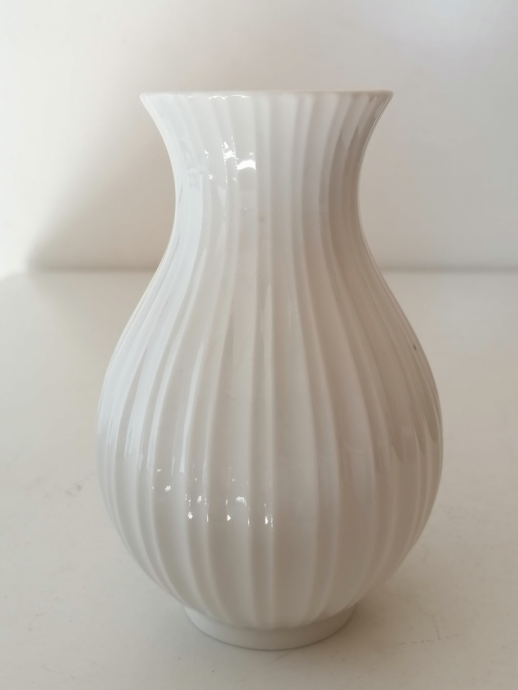 Vase en porcelaine roayal Copenhague, jolie forme.. 
