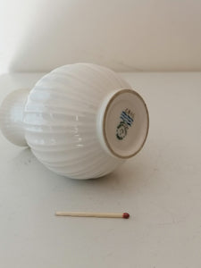Vase en porcelaine roayal Copenhague, jolie forme.. 