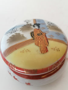 Petite boîte en porcelaine peinte Japonaise 