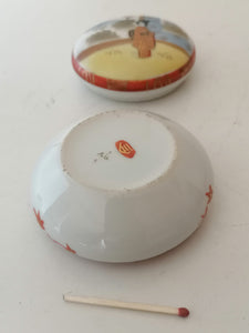 Petite boîte en porcelaine peinte Japonaise 