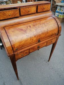 Ancien bureau à cylindre marqueterie et fioritures.