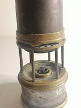 Charger l&#39;image dans la galerie, Ancienne lampe de mineur à pétrole, dans son jus
